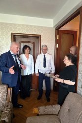 Сотрудники УФСИН Дагестана навестили Эллу Эльдарову - дочь бывшего начальника ОМЗ МООП ДАССР Эдуарда Эльдарова Сотрудники УФСИН Дагестана навестили Эллу Эльдарову - дочь бывшего начальника ОМЗ МООП ДАССР Эдуарда Эльдарова