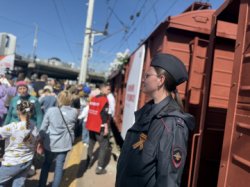 В Челябинске транспортные полицейские обеспечили безопасность граждан во время встречи ретро-поезда «Победа» В Челябинске транспортные полицейские обеспечили безопасность граждан во время встречи ретро-поезда «Победа»