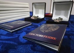 Знаки отличия полицейского спецназа Росгвардии вручены в Мелитополе Знаки отличия полицейского спецназа Росгвардии вручены в Мелитополе