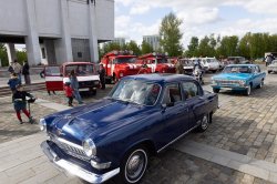 Более 300 автомобилей завершили автопробег около Музея Победы Более 300 автомобилей завершили автопробег около Музея Победы