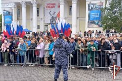 Росгвардейцы выполнили задачи по охране правопорядка во время празднования 9 Мая в Зауралье Росгвардейцы выполнили задачи по охране правопорядка во время празднования 9 Мая в Зауралье