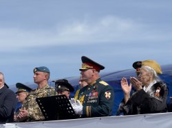 Командир Северского соединения Росгвардии принял праздничный парад в честь юбилея Великой Победы Командир Северского соединения Росгвардии принял праздничный парад в честь юбилея Великой Победы