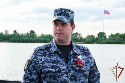 Офицер Росгвардии нашёл ребёнка, потерявшегося на праздничном концерте в Астрахани Офицер Росгвардии нашёл ребёнка, потерявшегося на праздничном концерте в Астрахани