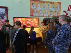 Росгвардейцы с подшефными посетили музей в Катав-Ивановске Росгвардейцы с подшефными посетили музей в Катав-Ивановске
