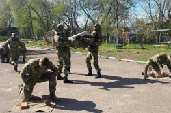 Показательные выступления провели росгвардейцы в подшефном детском доме Томска Показательные выступления провели росгвардейцы в подшефном детском доме Томска
