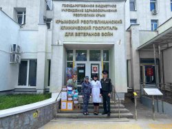 Росгвардейцы Крыма передали гуманитарную помощь для находящихся на лечении в госпитале Росгвардейцы Крыма передали гуманитарную помощь для находящихся на лечении в госпитале