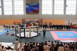 Офицер Росгвардии приветствовал участников первого фестиваля единоборств в Магадане Офицер Росгвардии приветствовал участников первого фестиваля единоборств в Магадане
