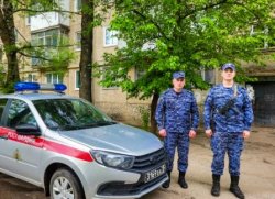 Сотрудники Росгвардии оказали содействие пожарным в спасении человека при ликвидации возгорания в жилом доме в Йошкар-Оле Сотрудники Росгвардии оказали содействие пожарным в спасении человека при ликвидации возгорания в жилом доме в Йошкар-Оле