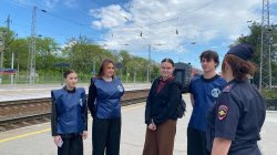 Акция "Равный равному": транспортные полицейские и студенты объединились ради безопасности подростков Акция "Равный равному": транспортные полицейские и студенты объединились ради безопасности подростков
