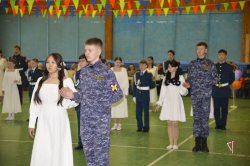 Подшефные кадеты Росгвардии стали участниками традиционного Кадетского бала в Салехарде Подшефные кадеты Росгвардии стали участниками традиционного Кадетского бала в Салехарде
