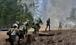 Бойцы спецназа Росгвардии проверили карельскую молодежь на прочность Бойцы спецназа Росгвардии проверили карельскую молодежь на прочность