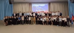 Сотрудники СОБР «Булат» подмосковного главка Росгвардии провели урок мужества для школьников Сотрудники СОБР «Булат» подмосковного главка Росгвардии провели урок мужества для школьников