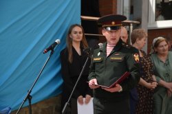 В Грозном для выпускников школы Росгвардии прозвучал последний звонок В Грозном для выпускников школы Росгвардии прозвучал последний звонок