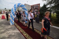 В Грозном для выпускников школы Росгвардии прозвучал последний звонок В Грозном для выпускников школы Росгвардии прозвучал последний звонок