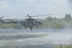 Боевые офицеры СОБР «Корд» Росгвардии совершили беспарашютное десантирование на сушу и в воду в Томской области Боевые офицеры СОБР «Корд» Росгвардии совершили беспарашютное десантирование на сушу и в воду в Томской области