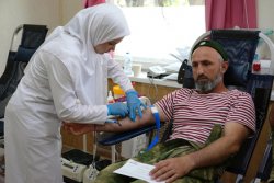 Военнослужащие Росгвардии поддержали донорскую акцию в Гудермесе Военнослужащие Росгвардии поддержали донорскую акцию в Гудермесе