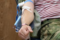 Военнослужащие Росгвардии поддержали донорскую акцию в Гудермесе Военнослужащие Росгвардии поддержали донорскую акцию в Гудермесе