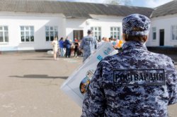 Детский реабилитационный центр посетили с подарками росгвардейцы в Херсонской области Детский реабилитационный центр посетили с подарками росгвардейцы в Херсонской области