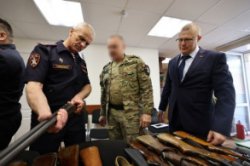 Росгвардия передала от зауральцев более 110 единиц оружия для нужд СВО Росгвардия передала от зауральцев более 110 единиц оружия для нужд СВО