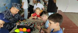 Волгоградские Росгвардейцы поздравили детей с наступающим праздником Волгоградские Росгвардейцы поздравили детей с наступающим праздником
