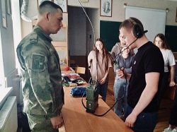 В Симферополе военнослужащие Росгвардии встретились со школьниками В Симферополе военнослужащие Росгвардии встретились со школьниками