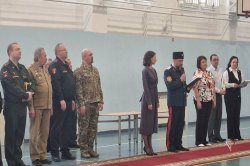 Офицер Росгвардии принял участие в торжественном прощании кадетов со знаменем в Ноябрьске Офицер Росгвардии принял участие в торжественном прощании кадетов со знаменем в Ноябрьске