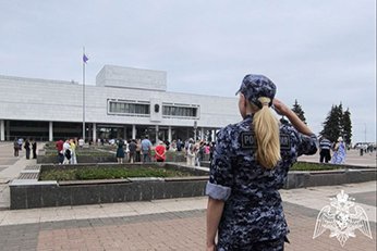 Ульяновские росгвардейцы обеспечили безопасность во время праздничных мероприятий, посвященных Дню России Ульяновские росгвардейцы обеспечили безопасность во время праздничных мероприятий, посвященных Дню России