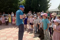 Росгвардейцы поддержали акцию «Дорогою добра» в Грозном Росгвардейцы поддержали акцию «Дорогою добра» в Грозном
