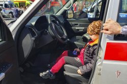 Сотрудники Росгвардии в Муравленко организовали выставку спецтехники для детей ко Дню защиты Сотрудники Росгвардии в Муравленко организовали выставку спецтехники для детей ко Дню защиты
