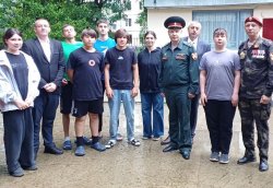 Росгвардейцы поздравили с началом летних каникул детей из Карачаево-Черкесии Росгвардейцы поздравили с началом летних каникул детей из Карачаево-Черкесии