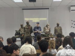Росгвардейцы провели урок мужества в астраханском детском лагере Росгвардейцы провели урок мужества в астраханском детском лагере