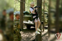 Сотрудники СОБР Росгвардии поздравили курганских школьников с началом летних каникул Сотрудники СОБР Росгвардии поздравили курганских школьников с началом летних каникул