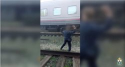 Сотрудники транспортной полиции Cамарской области установили четыре группы подростков, кидавших камни в поезда Сотрудники транспортной полиции Cамарской области установили четыре группы подростков, кидавших камни в поезда