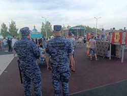 Сотрудники и военнослужащие Росгвардии приняли участие в обеспечении правопорядка в День Святой Троицы Сотрудники и военнослужащие Росгвардии приняли участие в обеспечении правопорядка в День Святой Троицы