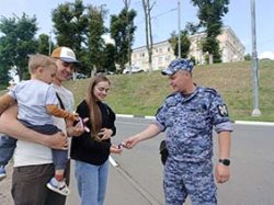 Орловские росгвардейцы приняли участие во Всероссийской акции «Российский триколор» Орловские росгвардейцы приняли участие во Всероссийской акции «Российский триколор»
