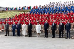 В День России государственный флаг торжественно подняли у Музея Победы на Поклонной горе В День России государственный флаг торжественно подняли у Музея Победы на Поклонной горе