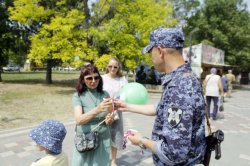 Росгвардейцы приняли участие в патриотической акции «Российский триколор» в Херсонской области Росгвардейцы приняли участие в патриотической акции «Российский триколор» в Херсонской области