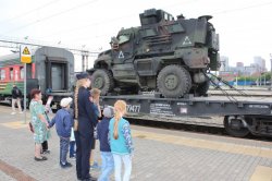 Транспортные полицейские Екатеринбурга организовали для воспитанников Центров социальной помощи экскурсию по передвижному музею «Единс Транспортные полицейские Екатеринбурга организовали для воспитанников Центров социальной помощи экскурсию по передвижному музею «Единс