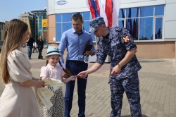 Росгвардейцы присоединились к Всероссийской акции «Российский триколор» в Мордовии Росгвардейцы присоединились к Всероссийской акции «Российский триколор» в Мордовии