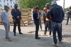 В Череповце при силовой поддержке ОМОН «Титан» проведен рейд по выявлению нарушений миграционного законодательства В Череповце при силовой поддержке ОМОН «Титан» проведен рейд по выявлению нарушений миграционного законодательства