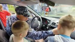Акцию «Каникулы с Росгвардией» провели для детей в Псковской области Акцию «Каникулы с Росгвардией» провели для детей в Псковской области