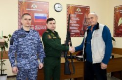 При поддержке Росгвардии жители Марий Эл передают оружие и боеприпасы для участников СВО При поддержке Росгвардии жители Марий Эл передают оружие и боеприпасы для участников СВО