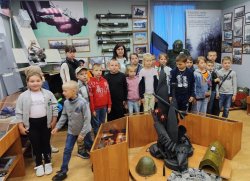 В Мордовии рузаевские школьники побывали в гостях у спецподразделения Росгвардии В Мордовии рузаевские школьники побывали в гостях у спецподразделения Росгвардии