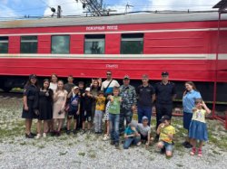 Сотрудники транспортной полиции Златоуста напомнили детям о безопасности во время летних каникул Сотрудники транспортной полиции Златоуста напомнили детям о безопасности во время летних каникул