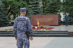Росгвардейцы в Вологде приняли участие в акции «Вахта памяти» Росгвардейцы в Вологде приняли участие в акции «Вахта памяти»