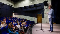 Внук Александра Твардовского выступил в Музее Победы