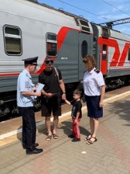 «Уступи дорогу поездам!»: транспортная полиция провела на станции Каменская профилактическое мероприятие «Уступи дорогу поездам!»: транспортная полиция провела на станции Каменская профилактическое мероприятие