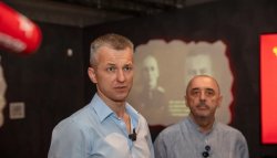 В Музее Победы прошла встреча донора и спасенного им человека В Музее Победы прошла встреча донора и спасенного им человека
