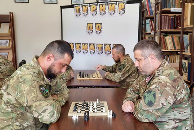 В Урус-Мартане состоялся турнир среди росгвардейцев, посвященный Международному дню шахмат