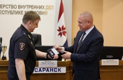 Начальнику Управления Росгвардии по Республике Мордовия вручили нагрудный знак общества «Динамо» Начальнику Управления Росгвардии по Республике Мордовия вручили нагрудный знак общества «Динамо»